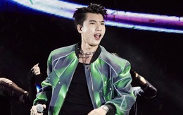 Ngàn khán giả đội mưa, nhiệt tình 'kiss cam' tại concert có HIEUTHUHAI, Pháp Kiều