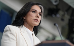 Ông Trump thu hồi quyền miễn trừ an ninh của hàng chục quan chức tình báo