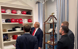 Ông Trump mời ông Zelensky và ông Macron đi xem 'cửa hàng lưu niệm MAGA giữa lòng Nhà Trắng'
