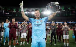 Xuất hiện cầu thủ phá vỡ kỷ lục chơi nhiều trận nhất lịch sử bóng đá