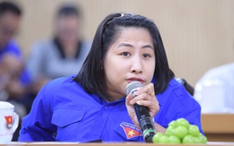 Nằm liệt giường vẫn livetream bán hàng online