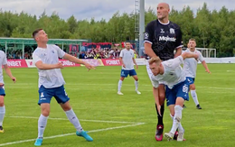 Cựu sao NBA cao 2,26m Pavel Podkolzin trở thành cầu thủ cao nhất lịch sử bóng đá