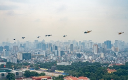 Ngắm dàn trực thăng cùng máy bay vận tải bay qua quảng trường Ba Đình