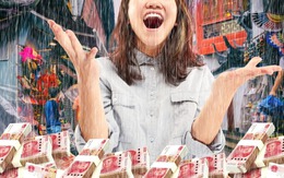 Bất ngờ trúng tiền tỉ khi ghé quầy vé số trú mưa