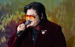 Nam ca sĩ bị điếc tai phải vĩnh viễn nhưng quyết không bỏ nghề