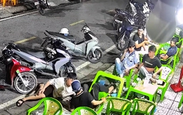 Thanh niên ngồi nhậu bấm điện thoại bị nhân viên 'đốn ngã'