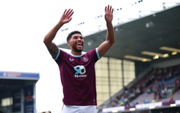 Trận đấu ở Premier League tạm dừng vì lý do hy hữu