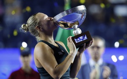 Nữ tay vợt 21 tuổi giành chức vô địch thứ 5 liên tiếp