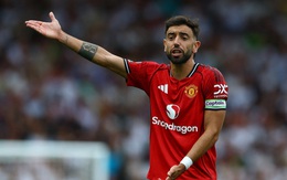 CĐV Man United chia rẽ sau quả phạt đền hỏng của Bruno Fernandes
