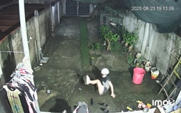 Mẹ cười sảng khi thấy con gái ngã 'dập mông'