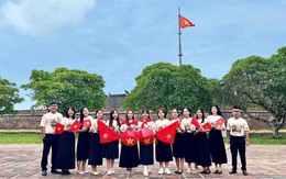 Giới trẻ rộn ràng mừng Quốc khánh: từ avatar cờ đỏ sao vàng đến check-in, vẽ henna