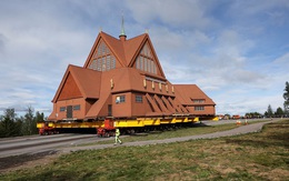 Video nhà thờ nặng hơn 650 tấn được di dời sang nơi khác ở Na Uy là thật?