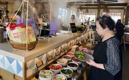 Du lịch mang theo nồi bún riêu, là 'hành hạ bản thân' hay  tiết kiệm?