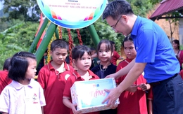 Kỳ nghỉ hồng về vùng biên giới: Người trẻ mang chuyên môn phục vụ cộng đồng