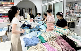 Những 'mảnh vải nhỏ' gói tình yêu lớn