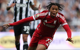 Cầu thủ 16 tuổi giúp Liverpool hạ Newcastle ở phút 90+10