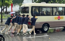 Ảnh vui 26-8: Xe đưa đi học hay đưa xe đi học?