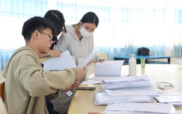 Trường đại học Ngân hàng TP.HCM 'quay xe', xét tuyển 'hoặc toán, hoặc văn' cho ngành luật