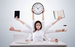 Công ty tung 'bảng vàng tăng ca' đến 23h, dân mạng hỏi: 'Khen hay tố cáo?'