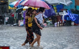 Áp thấp nhiệt đới đi tới Lào vẫn gây mưa như trút, cảnh báo lũ, sạt lở 678 phường, xã thuộc 10 tỉnh