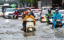 Loạt trường ở Hà Nội cho học sinh nghỉ học, sinh viên học trực tuyến vì bão số 5