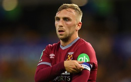 Ngôi sao của West Ham xô xát với người hâm mộ