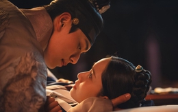 Ngự trù của bạo chúa gây bão toàn cầu bất chấp sai sót nghiêm trọng