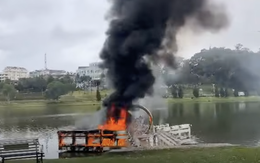 Người dân đốt vàng mã, cầu chữ Y ở hồ Xuân Hương Đà Lạt bốc cháy