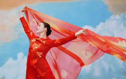 ‘Chim công làng múa’ Linh Nga diện áo dài hạnh phúc mừng Quốc khánh