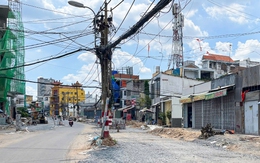 Ngành điện kiến nghị gì để nhanh chóng dời các trụ điện đứng giữa đường ở các đường làm sắp xong?