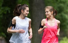 Nên mặc đồ bó hay rộng khi chơi thể thao?