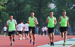 Một trọng tài V-League phải nhập viện cấp cứu khi kiểm tra thể lực