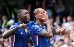 Chelsea đánh bại Fulham trong trận cầu nhiều tranh cãi