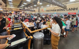 Đông đảo khách chen chân trong siêu thị, trung tâm thương mại TP.HCM ngày đầu nghỉ lễ 2-9