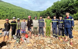 5 người dân bị cô lập 2 ngày do lũ lớn ở Quảng Trị đã được giải cứu