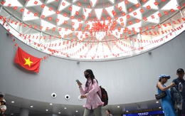 Đường phố TP.HCM rực rỡ cờ Tổ quốc chào mừng 80 năm Quốc khánh 2-9