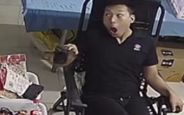 Thanh niên đang mơ ngủ bị bẫy chuột kẹp tay