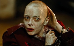 Emma Stone cạo trọc đầu đóng phim kinh dị, gây chấn động Venice với tràng pháo tay dài 6 phút