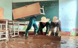 Nhà trường dọn hàng trăm mét khối đất đá sau mưa lũ, chuẩn bị năm học mới