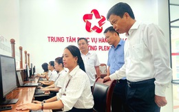 Làm việc xuyên đêm, không có ngày nghỉ để chi 100.000 đồng quà tặng lễ 2-9 cho dân