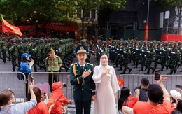 Cặp đôi chụp ảnh cưới 'sĩ nhất đời' vào ngày tổng duyệt A80