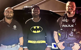 Batman đời thực tóm gọn kẻ trộm trong 'phút mốt'