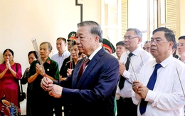 Tổng Bí thư Tô Lâm dâng hương tưởng niệm Bác Hồ tại nơi Người viết Tuyên ngôn Độc lập