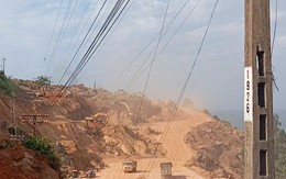 Xe ben thi công công trình làm gãy hàng loạt xà, đứt dây tín hiệu đường sắt