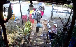 Pha ngã để đời của cô gái ôm bia khiến bạn bè cười như trúng số