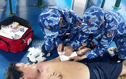 Cảnh sát biển 4 hỗ trợ kịp thời ngư dân bị gãy xương cẳng tay trên biển