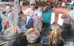 Đi ăn bánh tráng nhúng đường