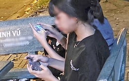 Trẻ em 'nghiện' điện thoại - Kỳ 2: Cản con xem điện thoại nhưng cha mẹ là 'ma mạng'