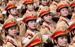 Những ‘bóng hồng thép’ rèn quân chuẩn bị diễu binh giữa tiết trời nóng đến 40 độ