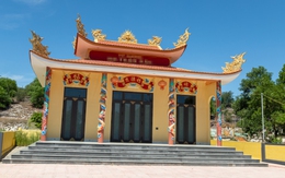 Hàng chục nhà thờ họ xây dựng trái phép trên đất rừng, xã đau đầu xử lý